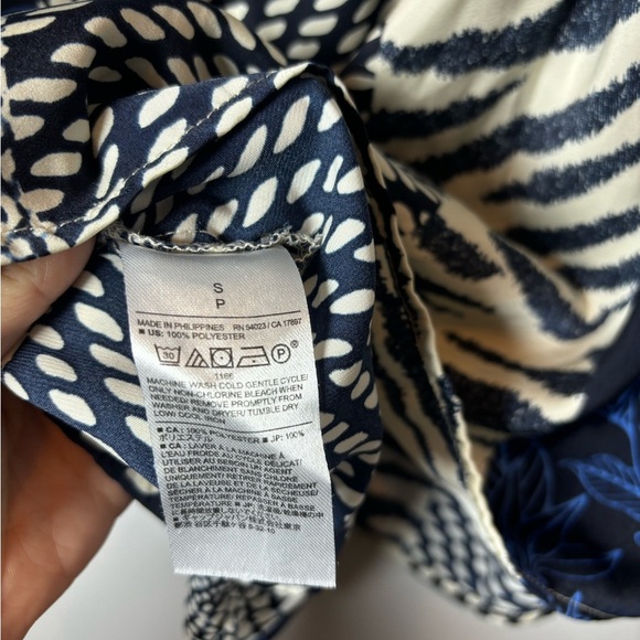 Banana Republic Navy and Blue Patterned halter top S - Picture 7 of 7